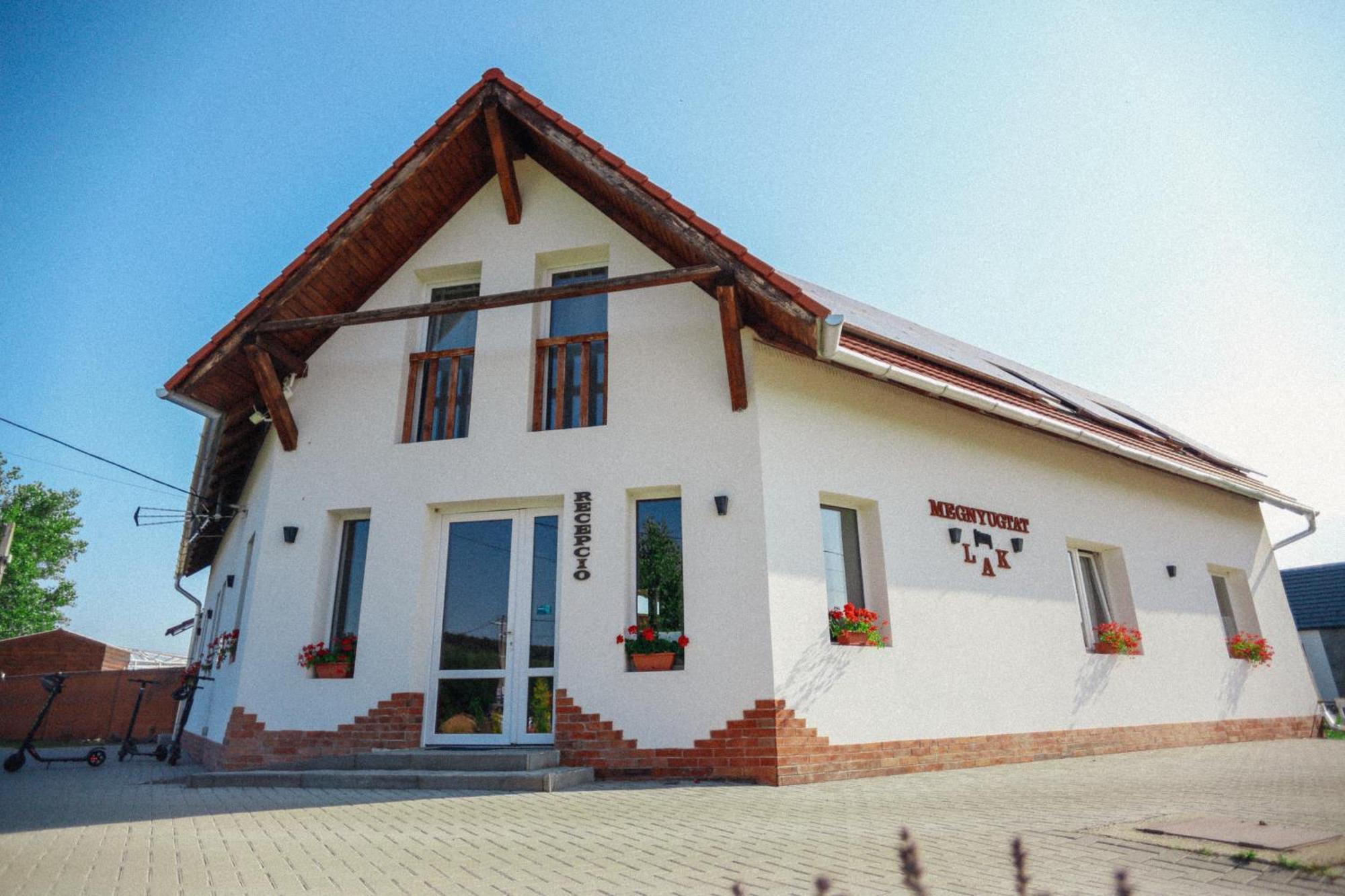 Megnyugtat-Lak Apartmanhaz Demjén エクステリア 写真